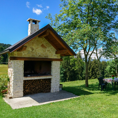 camino in giardino casa poslen
